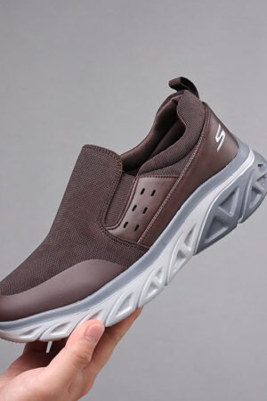 Sporty Hunk – Sketchers Brown